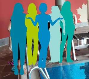 schemenhafte Silhouetten der Frauen am Beckenrand 